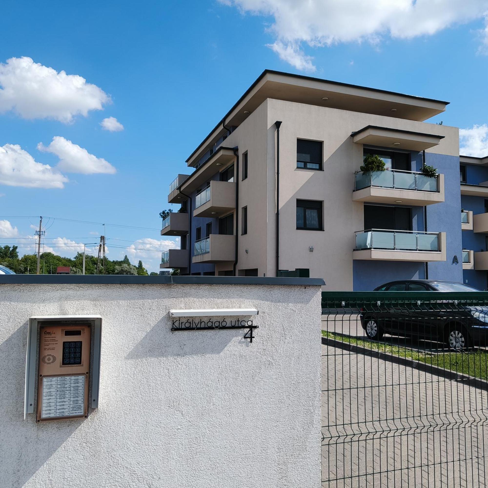 Pe-Ki Lux Apartman Székesfehérvár Екстериор снимка